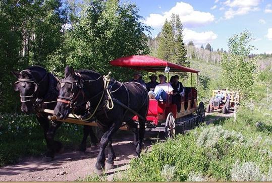 Hotel Parade Rest Ranch West Yellowstone Esterno foto