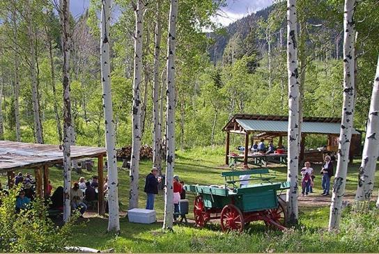 Hotel Parade Rest Ranch West Yellowstone Esterno foto