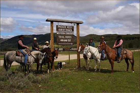 Hotel Parade Rest Ranch West Yellowstone Esterno foto