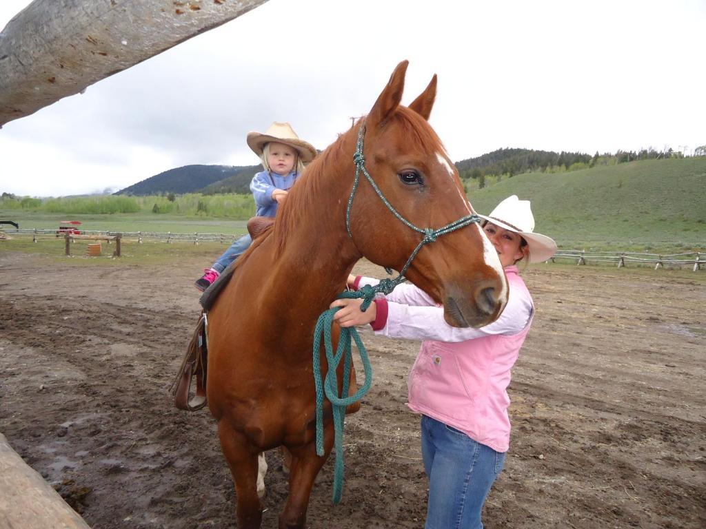 Hotel Parade Rest Ranch West Yellowstone Esterno foto